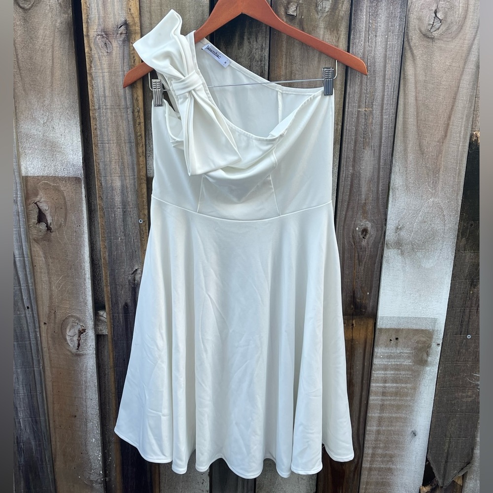 Elegant White Dress with bow. Runs big and is most definitely a large